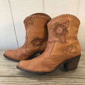 Mia Daisy Womens Tan Leather Buckstitch and Roses Western Ankle Boots 11 M C9381